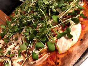 Microgreen_PIZZA1_edited.jpg