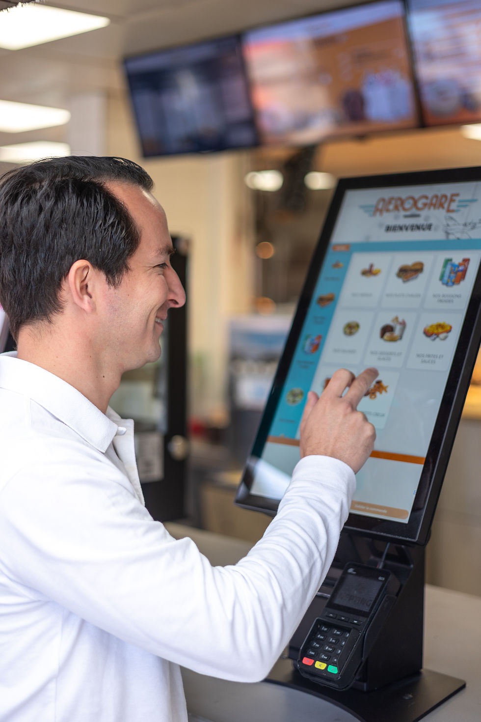 Bornes pour la gestion d'affluence en restauration pour parc attraction, Juan Diego Santamaria
