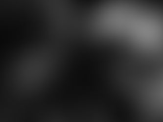 twee artsen die bezig zijn met een keizersnede