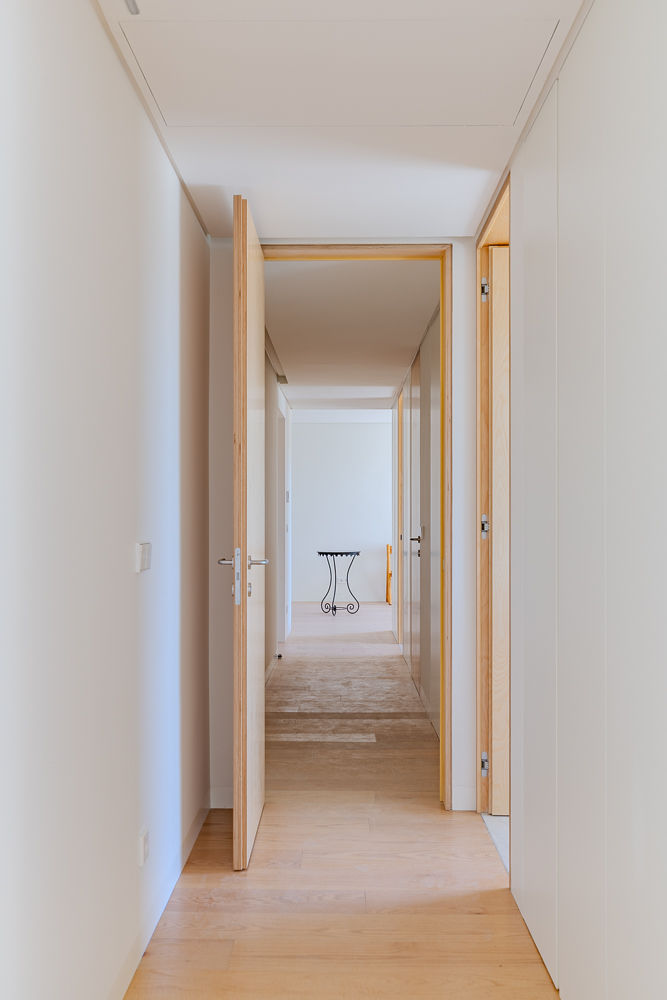Hallway with timber floor and pale wood doors at Santos Dumont 46