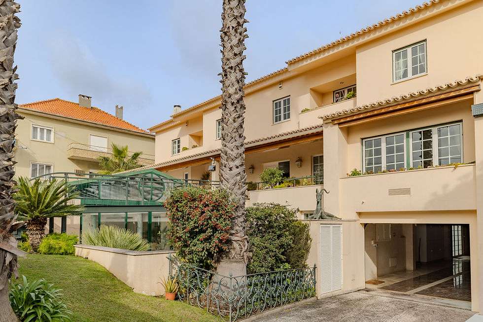 Exterior of a seven-bedroom house for sale in Alvalade, Lisbon