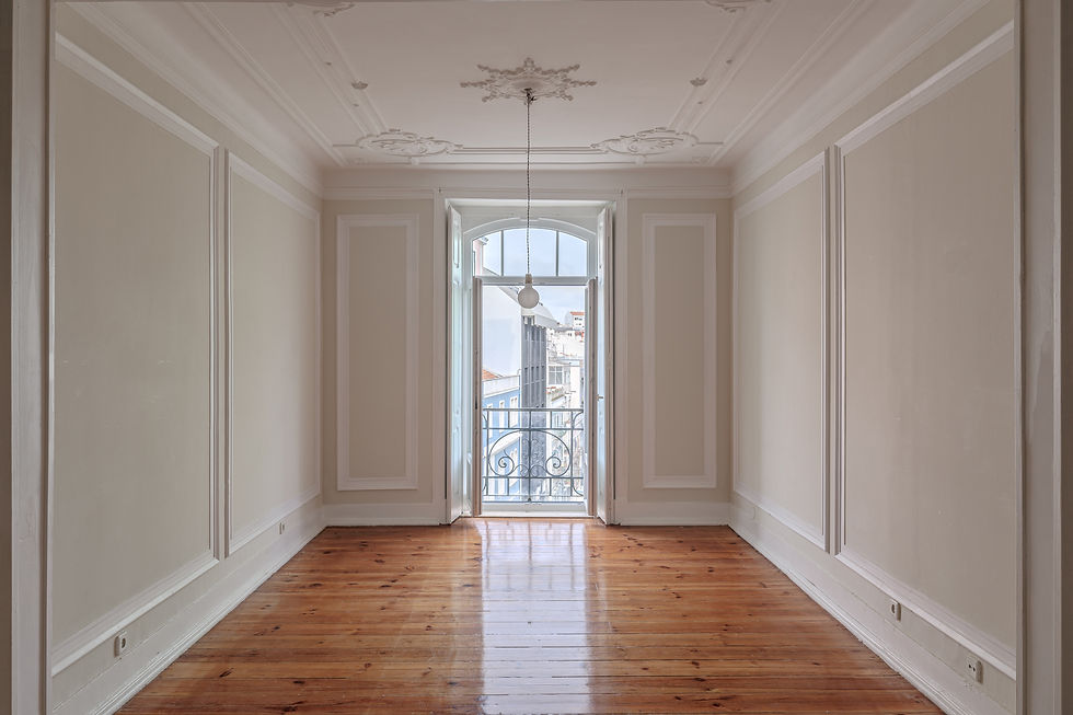 Room with parquet floor and tall windows