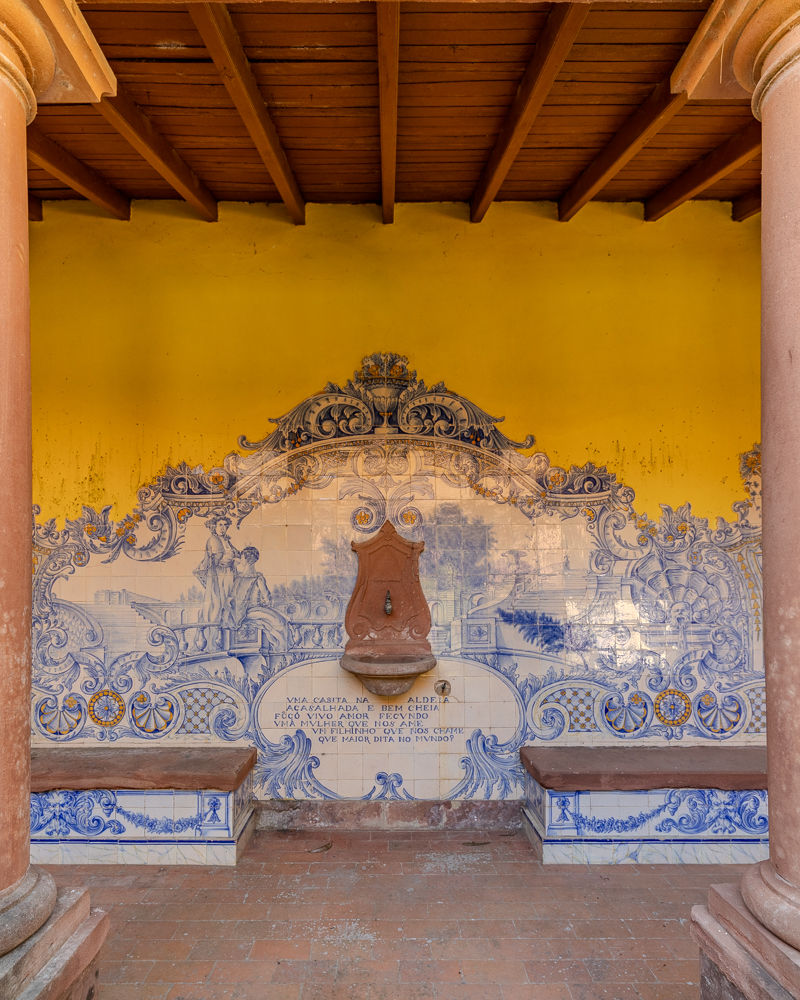 Tiled fountain with a painted verse on happiness at the Quinta do Casainho, Águeda
