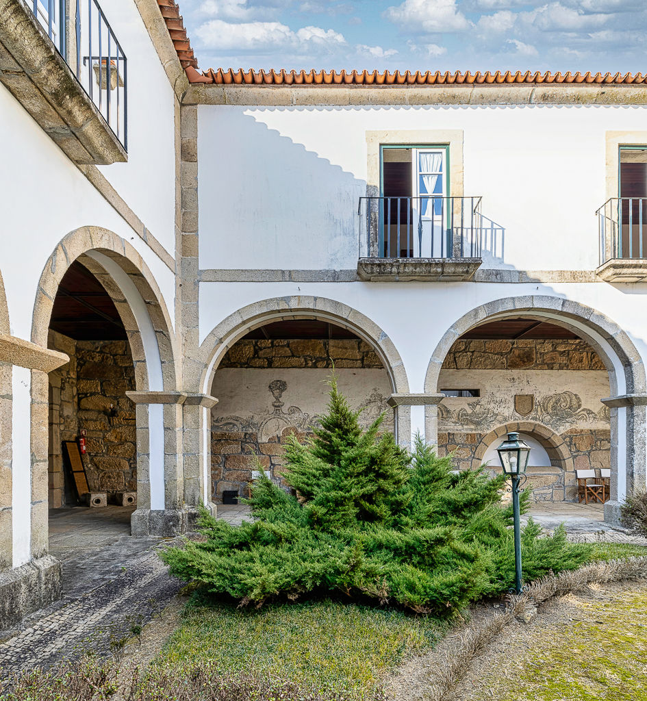 Two-storey cloister of the former monastery of Vila Boa do Bispo with round arches on Tuscan columns