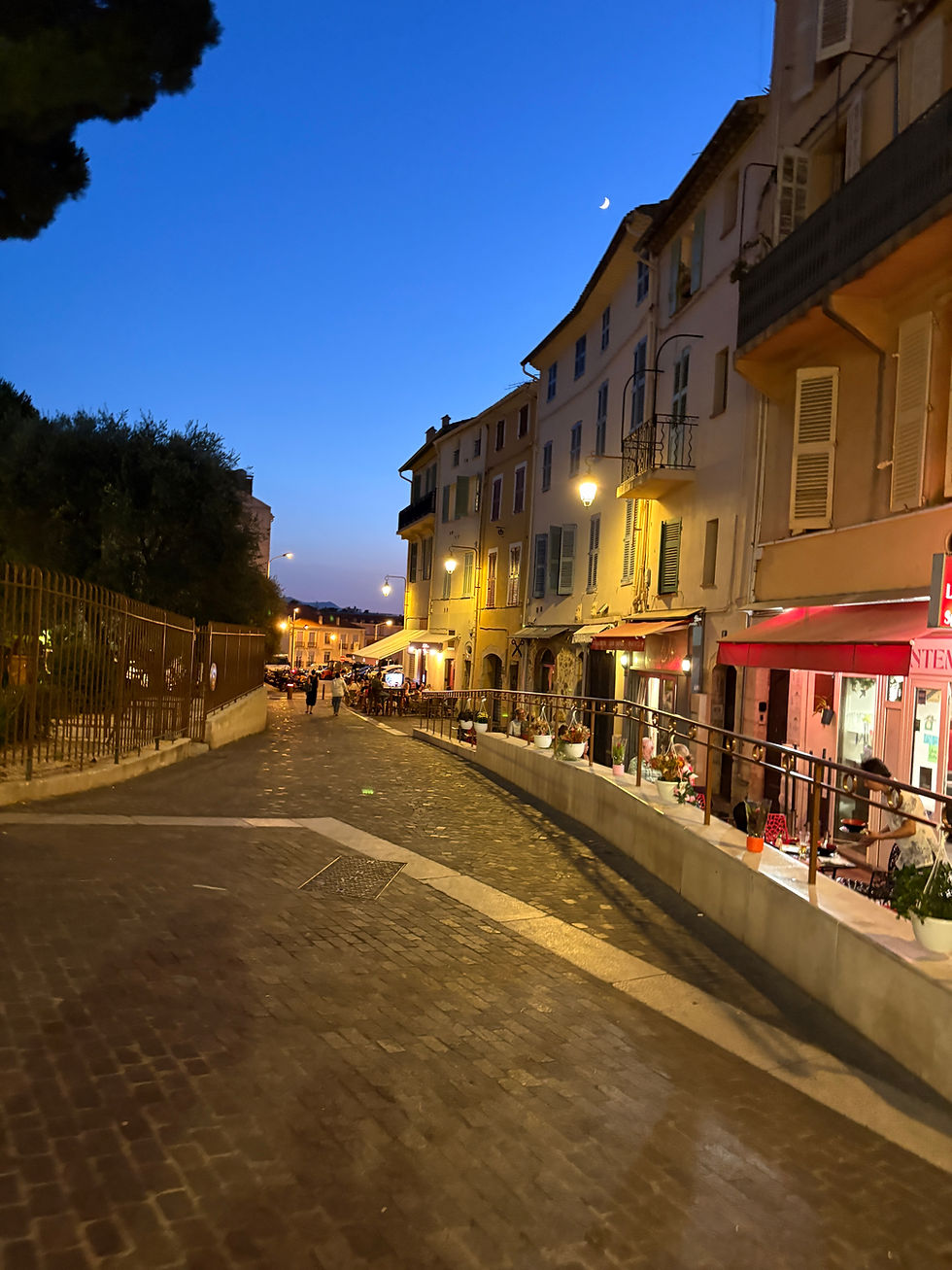 The walk back to the college after getting some gelato