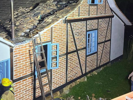 Incêndio atinge residência no Alto da Serra, em Pomerode