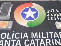 Polícia Militar prende homem por tráfico de drogas na Rua dos Atiradores, em Pomerode
