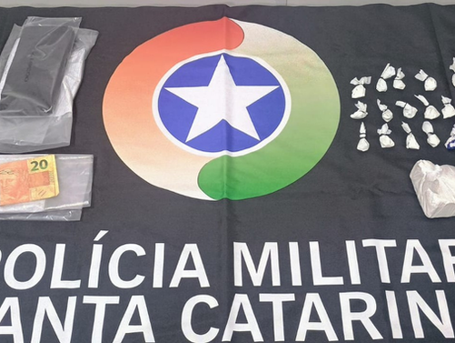 Polícia Militar prende homem por tráfico de drogas na Rua dos Atiradores, em Pomerode