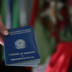 Santa Catarina cria 95 mil novos empregos no primeiro semestre de 2024, o maior saldo da série histórica