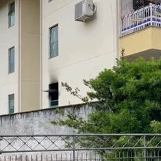 Incêndio atinge apartamento em edificio multifamiliar no Centro de Pomerode