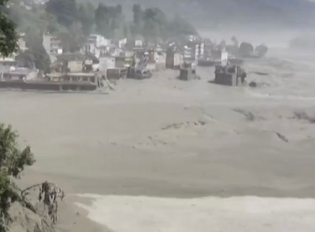 Inundação repentina deixa mortos e destruição em vilas na fronteira entre Nepal e Tibete