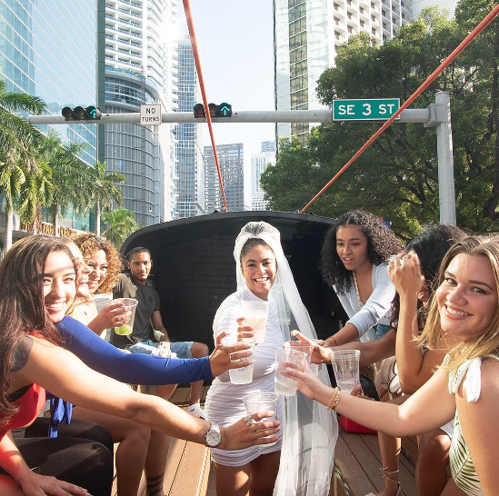 Que ropa usar en bus de fiesta para bachelorette