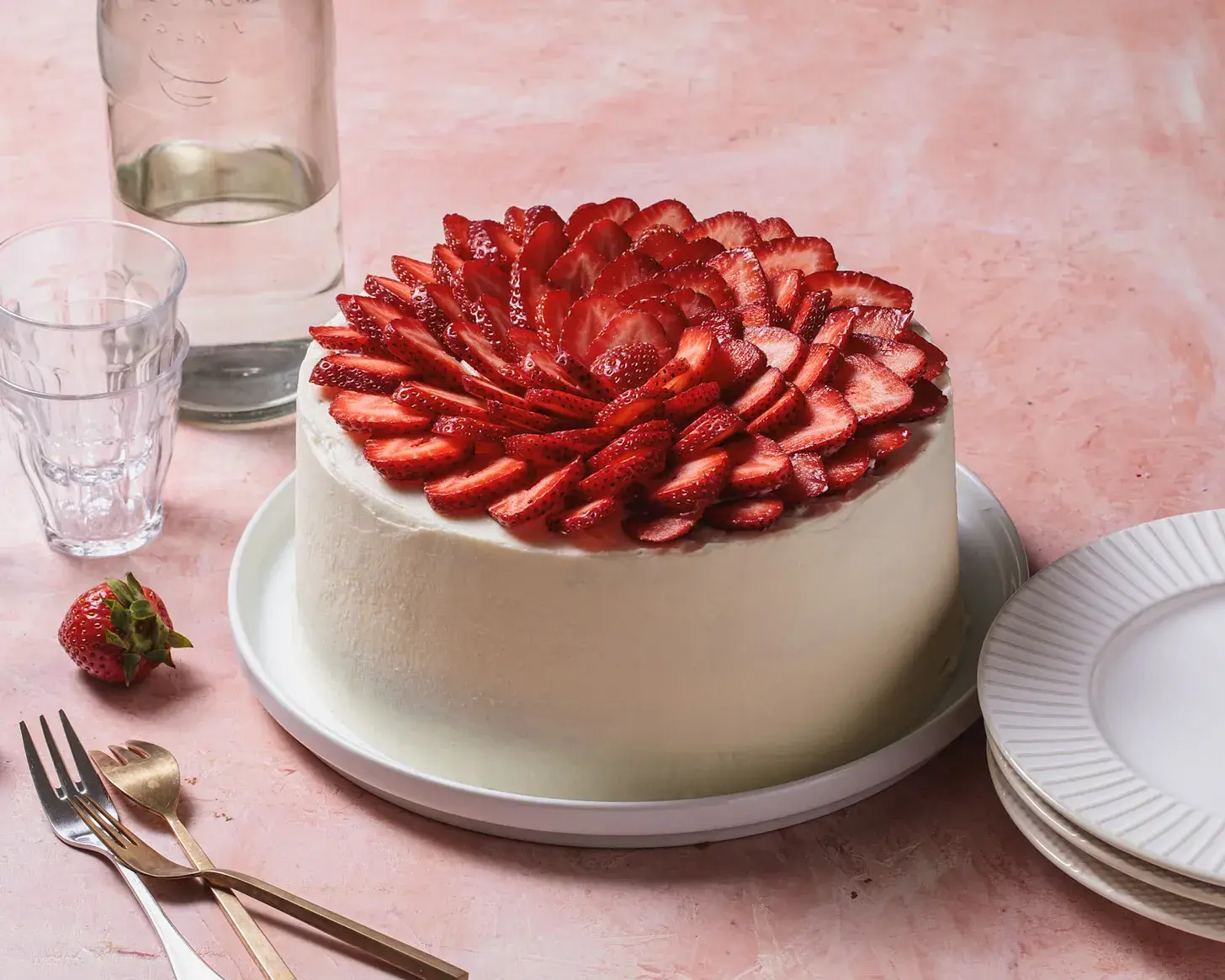 White Chocolate Strawberry Cake