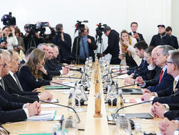 На переговорах с Лавровым глава МИД Швейцарии Кассис ненадолго оказался на российской стороне 