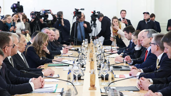 На переговорах с Лавровым глава МИД Швейцарии Кассис ненадолго оказался на российской стороне 