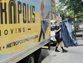 Массовый отток швейцарцев за границу продолжается