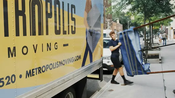 Массовый отток швейцарцев за границу продолжается