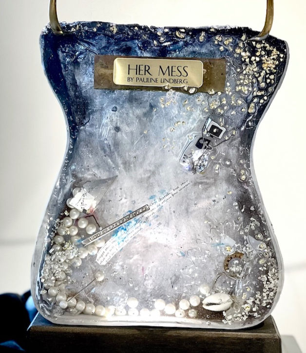 Epoxyskulptur av Pauline Lindberg ”Her Mess - Magician” H31cm_b