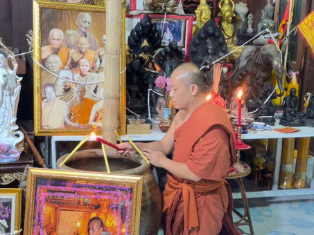 เปิดประวัติ"พระครูปลัดอาทิตย์ อภินันโท" เกจิอาจารย์หนุ่มศิษย์สายปู่แขก/ครูบาสิทธิ/สายอาคมล้านนา