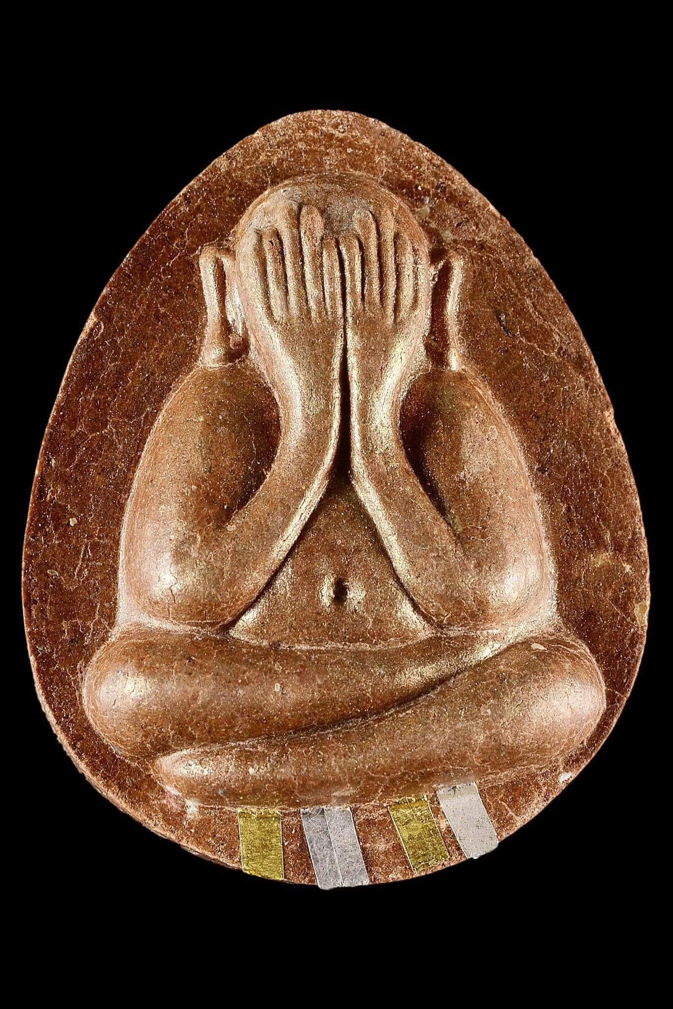 หลวงปู่โต๊ะ รุ่นทวิมหาบูรพาจารย์ พระปิดตาย้อนยุคเนื้อน้ำมันโบราณ