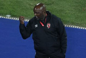 لماذا فضل موسيمانى الأهلى على جنوب أفريقيا؟