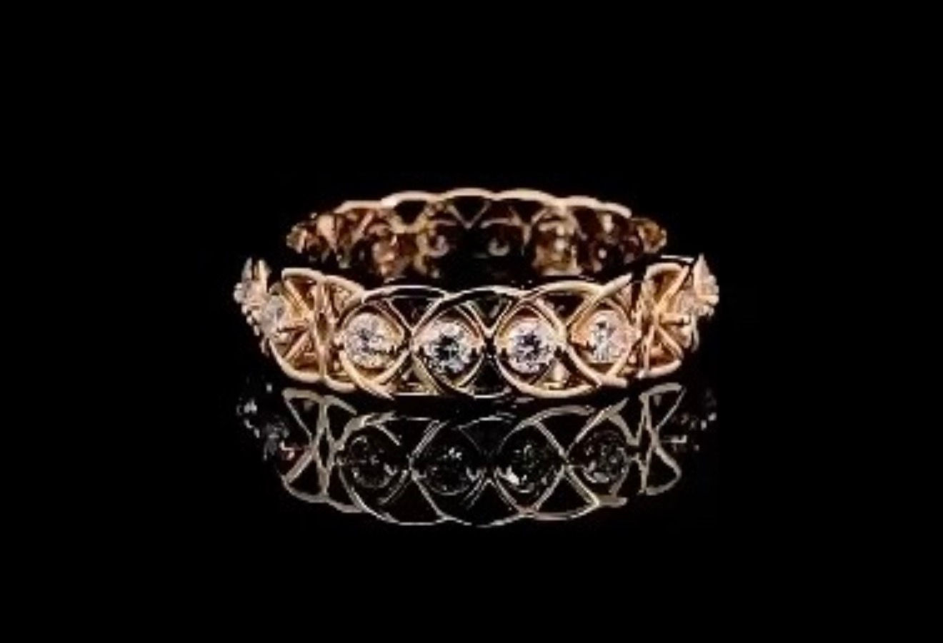 Overlapping Circular Wedding Band