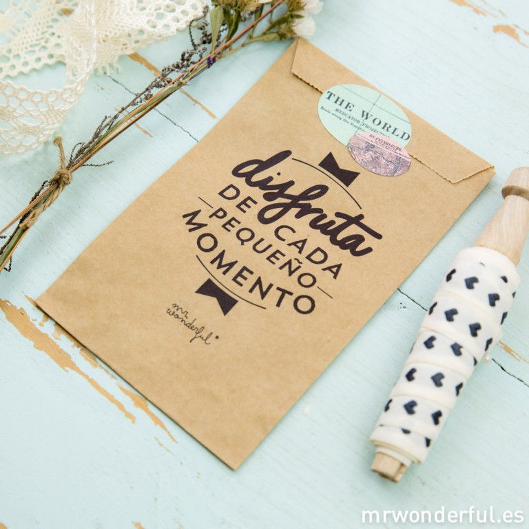 sobre de papel kraft con mensaje motivadora