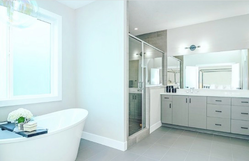 Modern Master Bathoom | Pinnacle Interior Designs