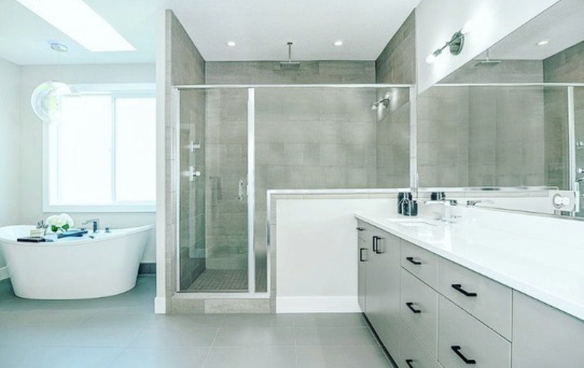 Modern Master Bathoom | Pinnacle Interior Designs