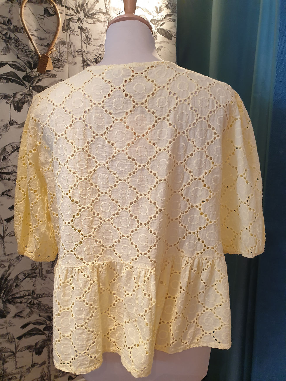 Miniature : Top broderie motifs fleurs