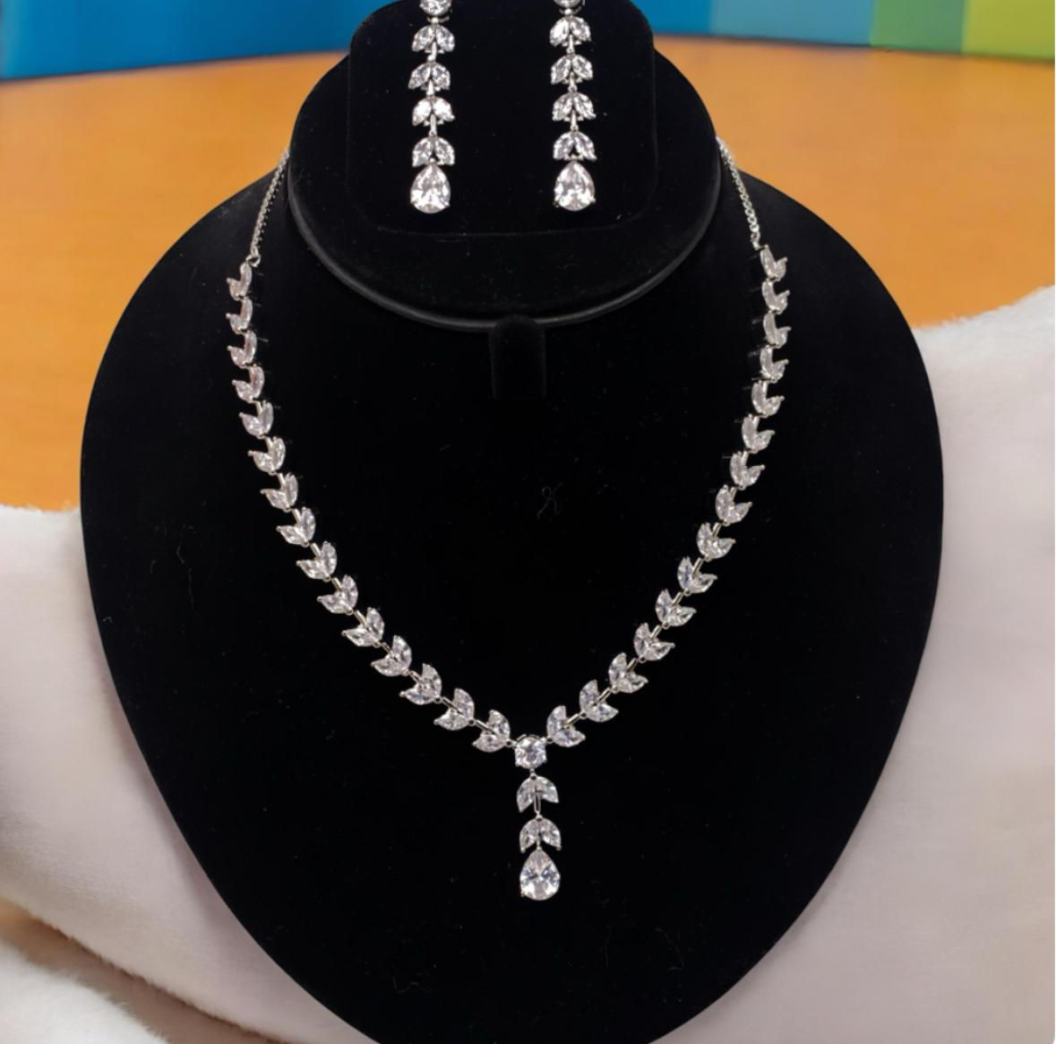 AMERICAN DIAMOND NECKLACE