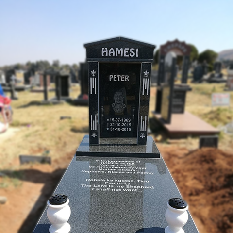 Protea memorials
Full graves
volgrafte
Tombstone
Memorial stone
