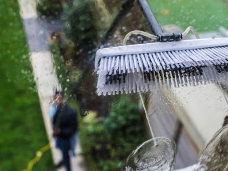Why Purified Water Has Become the Professional Standard for Window Cleaning