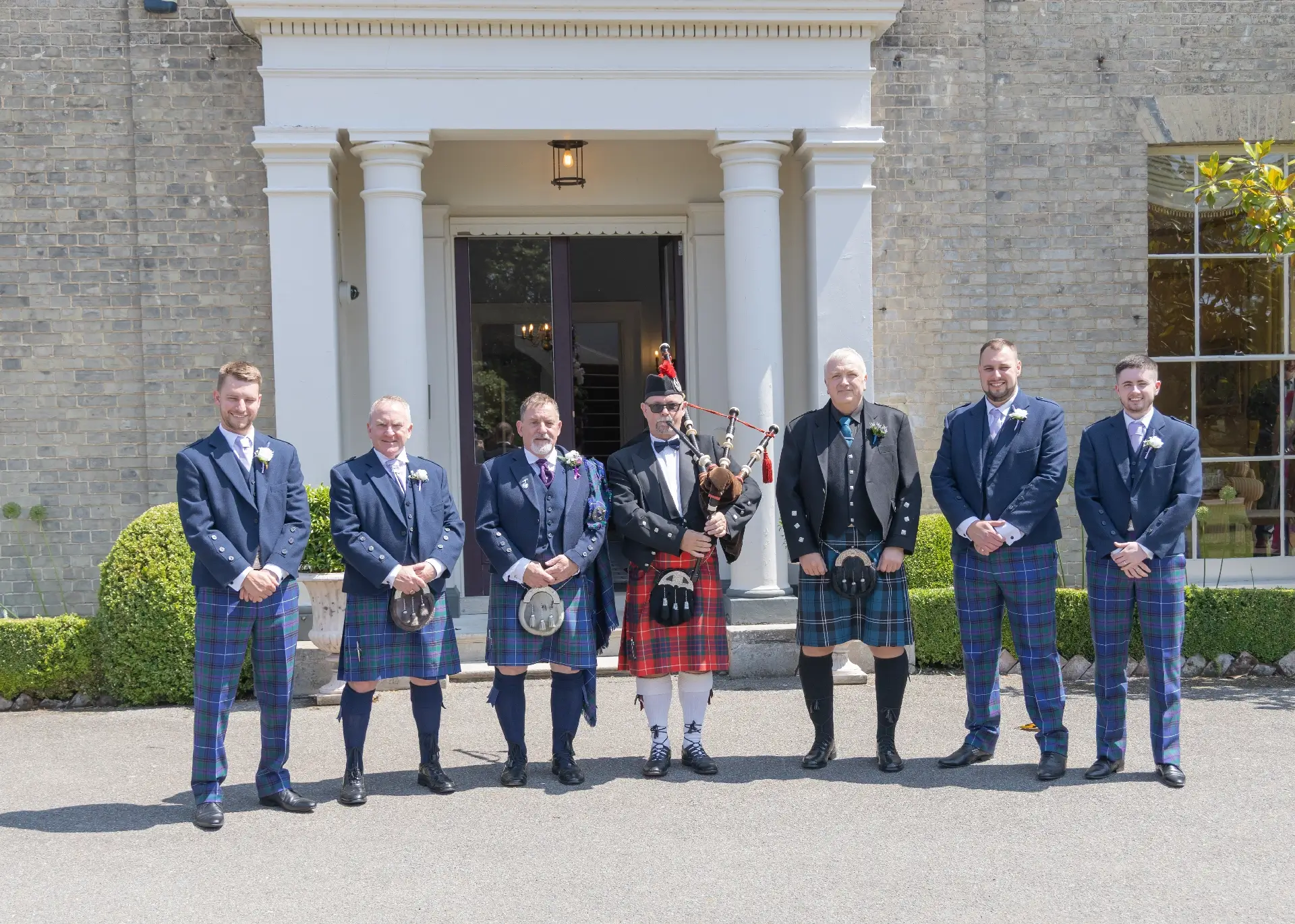 Grooms party with Scottish piper at the Fennes