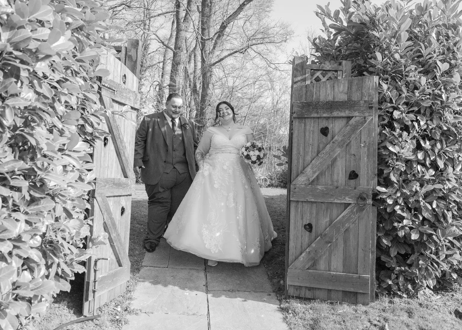 Bride and groom walking throuigh the grounds at Forrester Park Golf Club