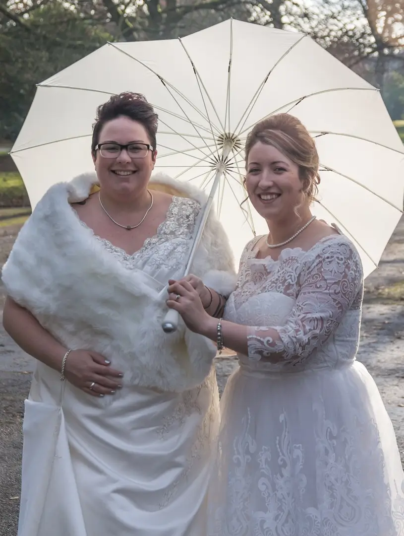 Bride couple in a Macclesfield park