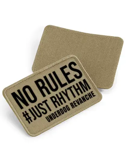 Beiger Patch mit schwarzem Schriftzug NO RULES #JUST RHYTHM – Underdog Revanche