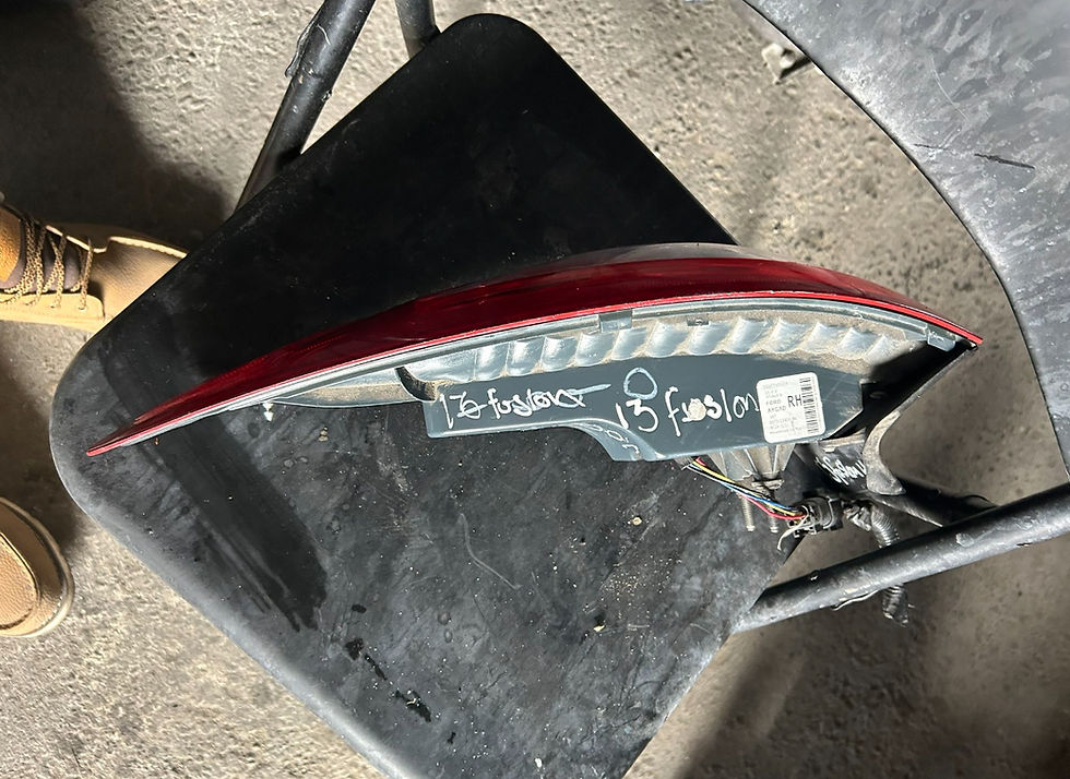 Miniatura: 2014 Ford Focus Tail Light Lamps 