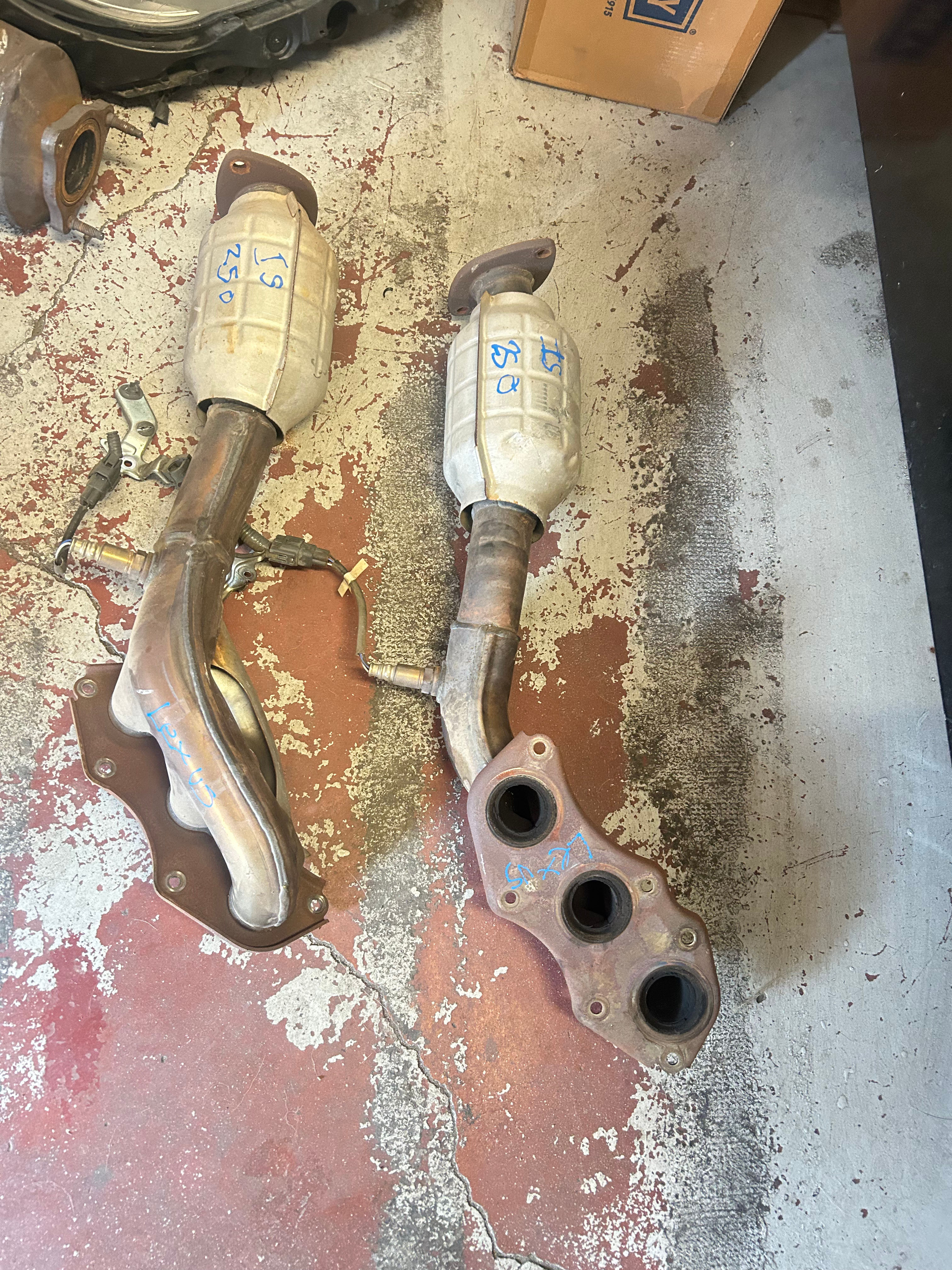 2006-2012 Lexus IS 250 2.5 exhaust manifold