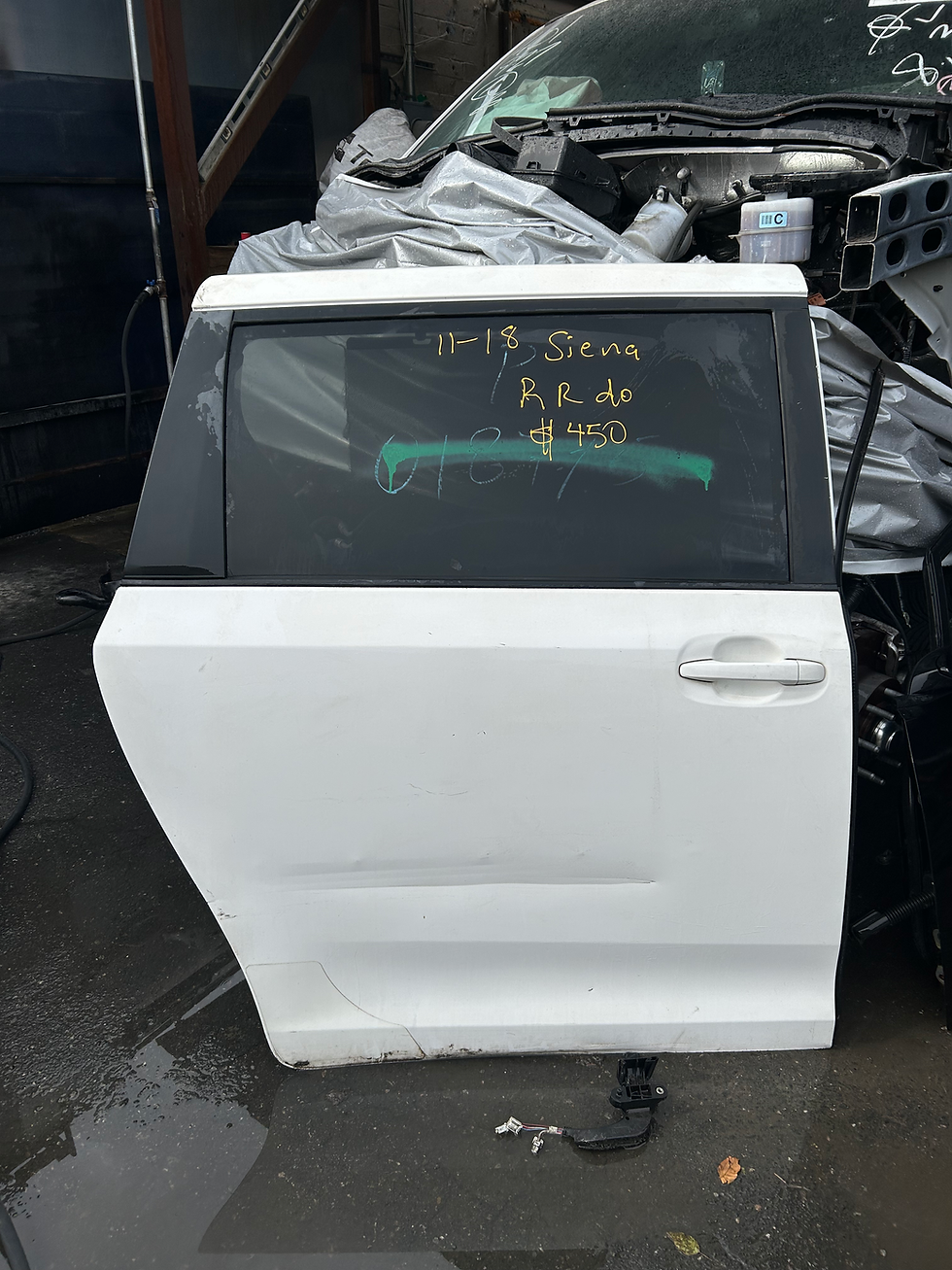 Miniatura: 2011-2018 Toyota Sienna Right Passenger Rear Door 