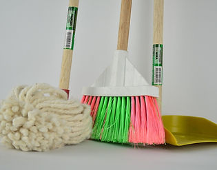 broom-1837434_1280.jpg
