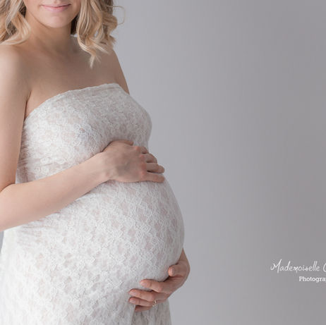Mademoiselle R. - Séance photo maternité studio 91 - Photographe future maman et nouveau-né Essonne