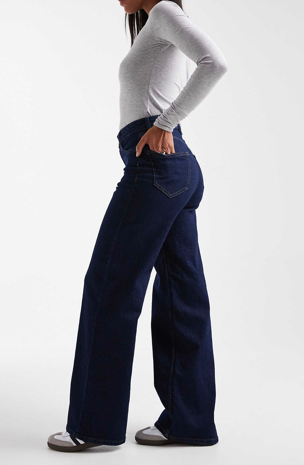 Thumbnail: Baseline wide leg dad jeans in dark