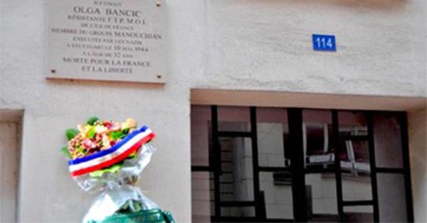 Plakat kenangan di bekas flat kediaman Olga Bancic di Paris.