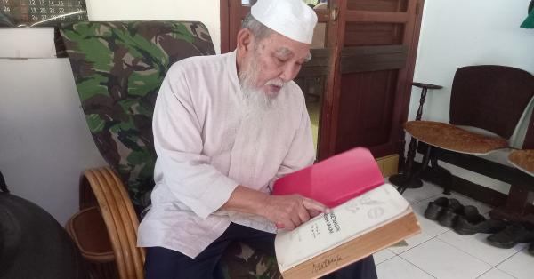 Beberapa diktat pelajaran AKABRI yang dikliping untuk koleksi pribadi Tatang Kurniadi (Randy Wirayudha/Historia)