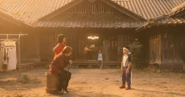 Si bungsu Riku (kanan) yang akhirnya dilatih skill ninja (Netflix)