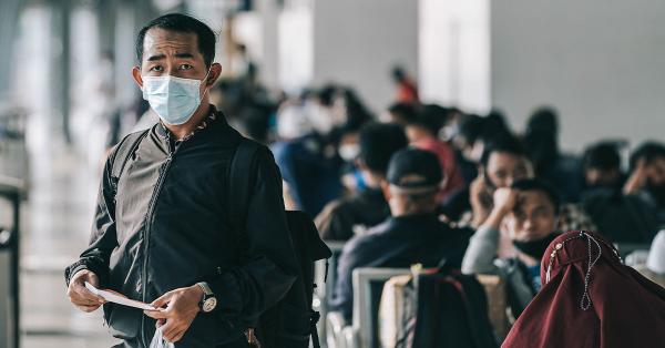 Ratusan orang memadati stasiun Senen dalam rangka mudik lebaran tahun ini. (Fernando Randy/Historia.id).