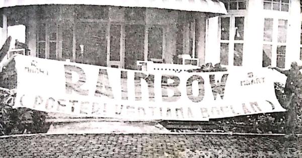 Spanduk Teater Monte Carlo bertajuk Rainbow di Bengkulu (Foto: Repro "Maestro Monte Carlo")