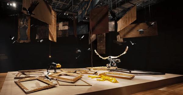 Karya seni instalasi bertajuk "Luka dan Bisa Kubawa Lari" (takusno.com)