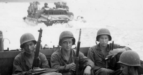 Para serdadu Divisi ke-42 yang mendarat di Biak merupakan gabungan empat garda nasional. (Oregon Military Department).